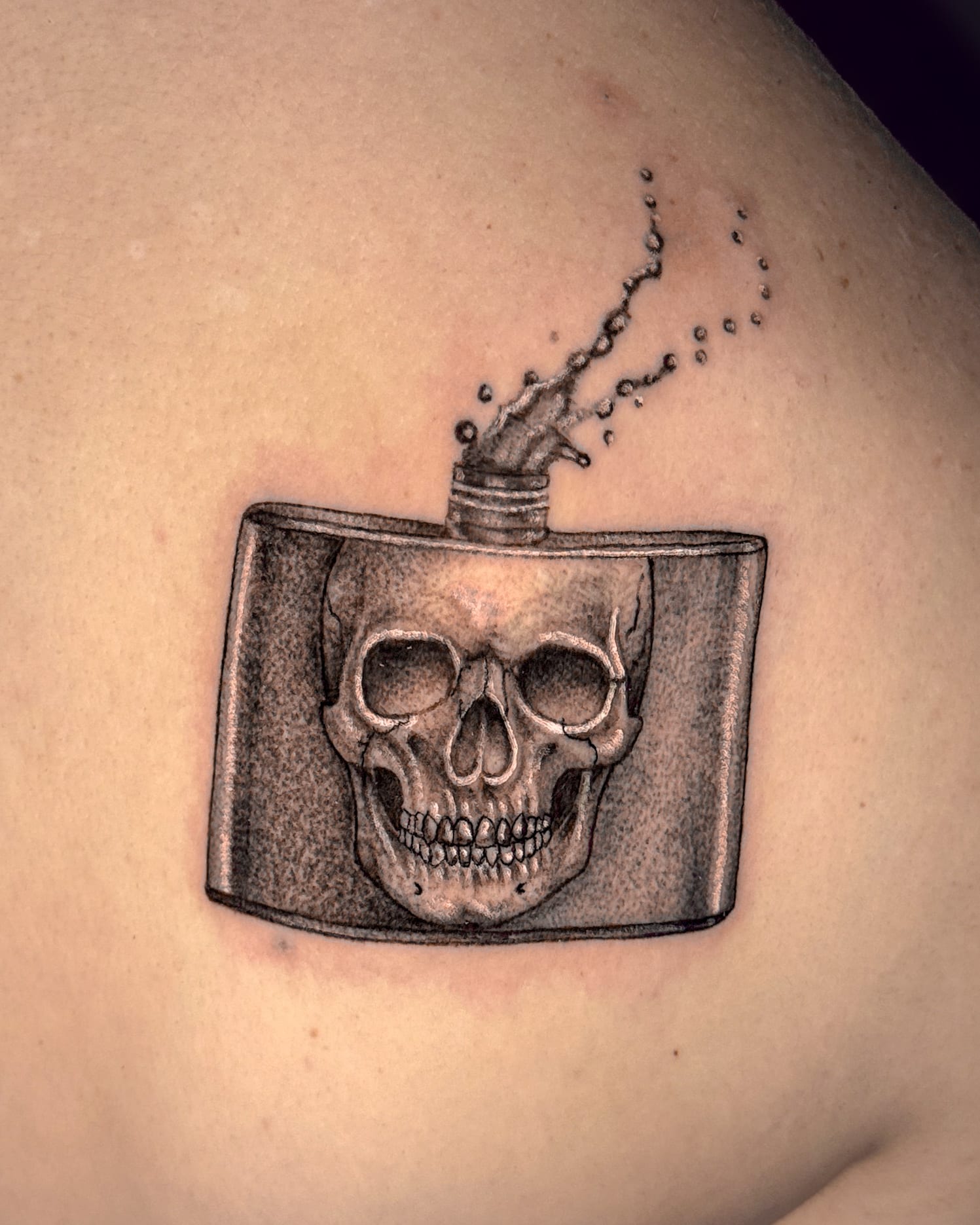 Black & Grey — Audrey Viau — Loyalty Tattoo Montréal