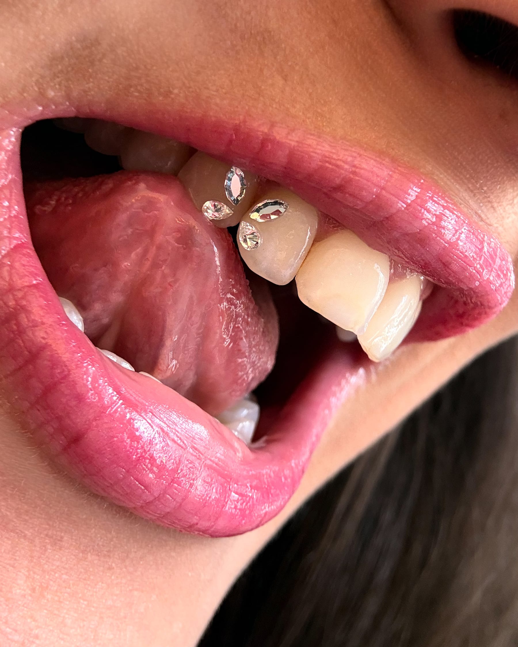 Bijoux dentaires — Loyalty Tattoo Montréal