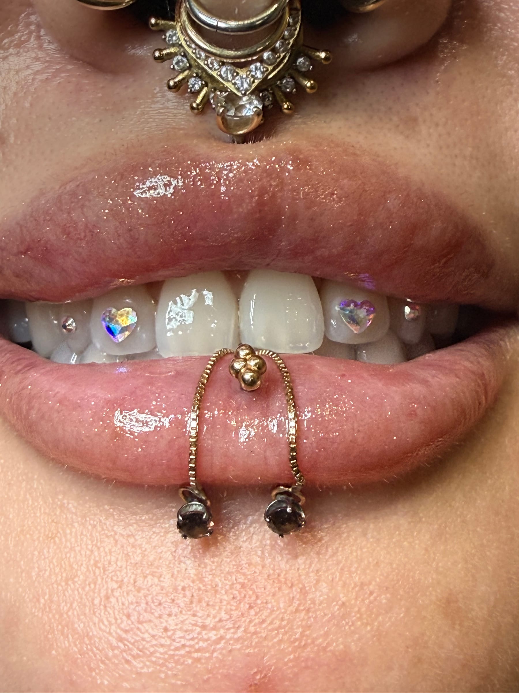 Bijoux dentaires — Sarah Brown — Loyalty Tattoo Montréal